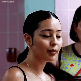 π Maddy Perez Euphoria maddy, euphoria, makeup, eyeliner, wanita whatsapp sticker