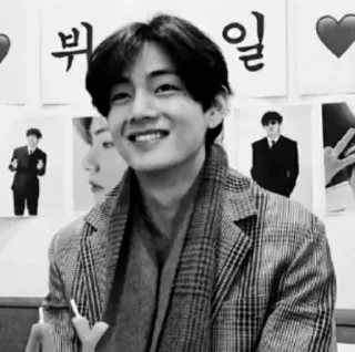 ⛓ 뷔 K-pop, Корейский, Парень, Улыбка, Портрет, Черно-белый, V, BTS telegram sticker