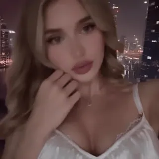 🧺 @wallgif woman, selfie, glamour, night, cityscape, beautiful, portrait telegram sticker