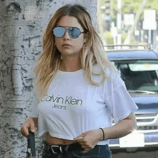 📰 Calvin Klein Jeans frau, mode, model, calvin klein, jeans, t-shirt, kleidung telegram sticker