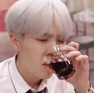 🥃 persona, bebiendo, vaso, kpop, hombre whatsapp sticker