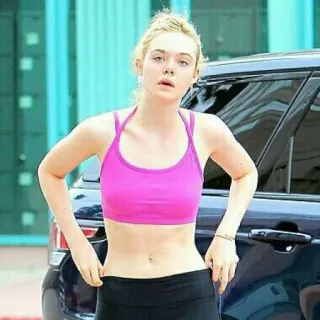 🤔 mujer, fitness, sujetador deportivo, atleta, actriz, Elle Fanning, ejercicio, aire libre, moda telegram sticker