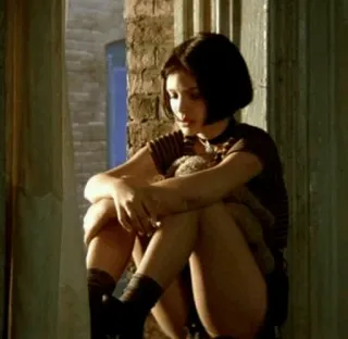 🙃 Mathilda Lando Léon: The Professional film, triste, personnage, jeune femme, film telegram sticker