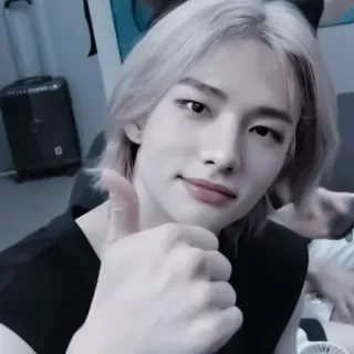 💗 Hyunjin Hyunjin, K-pop, Stray Kids, idol, thumbs up, portrait, singer whatsapp sticker