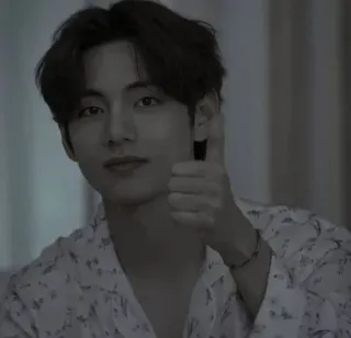▪️ V V, BTS, Kciuk w górę, K-pop, Piosenkarz, Koreański, Gwiazda, Artysta telegram sticker