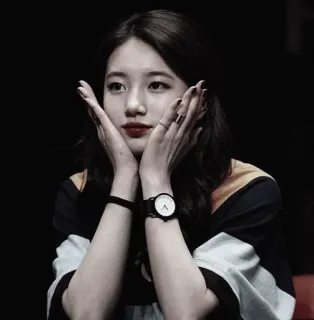 🌫 wanita, potret, orang, rambut hitam, jam tangan, Korea telegram sticker