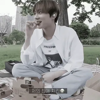 🥽 저의 최애 치킨 cuisine coréenne, poulet, nourriture, pique-nique telegram sticker