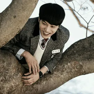 🥀 이승엽 한국어, 남자, 교복, 나무, 웃는 telegram sticker