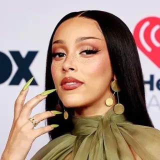 🐚 Doja Cat Doja Cat, chanteuse, célébrité, femme, portrait, maquillage, mode telegram sticker