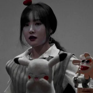 🦴 mujer, retrato, Pikachu, coreano telegram sticker