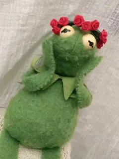 🐸 Kermit Kermit la rana, rana, muppet, carino, fiori, corona, verde telegram sticker