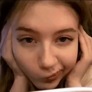 🥺 chân dung, phụ nữ, selfie, cô gái, gương mặt, người telegram sticker