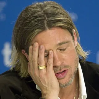 😞 Brad Pitt actor, famoso, hombre, triste, facepalm whatsapp sticker