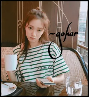 💋 Show is not 여자, 사람, 앉아있는, 마시는, 실내, 테이블 telegram sticker