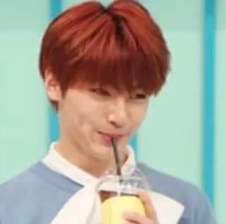 💰 Person, Trinken, rote Haare, K-Pop, asiatisch whatsapp sticker