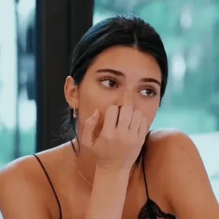 ☕️ Kendall Jenner Keeping Up with the Kardashians кендалл дженнер, модель, знаменитость, телешоу, реалити-шоу, смущенный telegram sticker