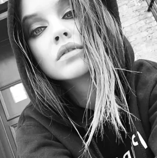 🌩 femme, sweat à capuche, noir et blanc, portrait, selfie whatsapp sticker