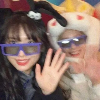 👋 mujeres, orejas de conejo, gafas de sol, fiesta, amigos, celebración whatsapp sticker