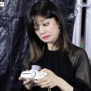 😬 mujer, triste, cámara, decepcionado/a, molesto/a whatsapp sticker