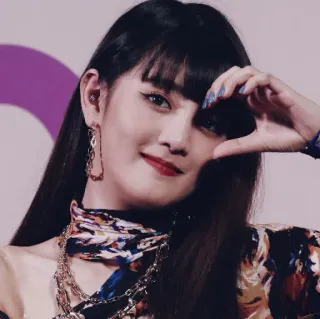🍬 mujer, retrato, persona, sonrisa, gesto con la mano, corazón telegram sticker