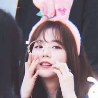 🍭 person, frau, brille, porträt, hasenohren, kpop, asiatisch telegram sticker