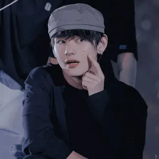 🐯 V (Kim Taehyung) BTS kpop, idol, penyanyi, korea, band, selebriti, potret telegram sticker