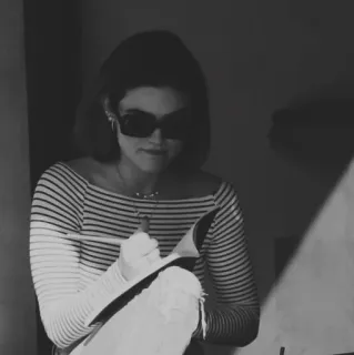 🥀 woman, drawing, artist, sunglasses, notebook telegram sticker