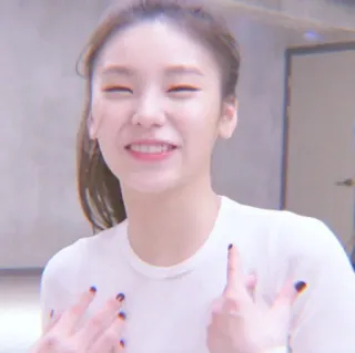 🐧 mulher, pessoa, retrato, sorrindo, K-pop telegram sticker