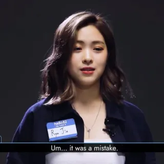 ⚓️ Ryujin Um... it was a mistake. Ryujin, ITZY, K-pop, cantante, mujer, hello82 whatsapp sticker