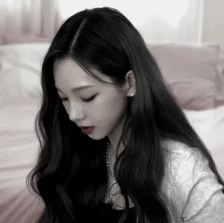 🍫 woman, girl, portrait, person, long hair, jewelry telegram sticker