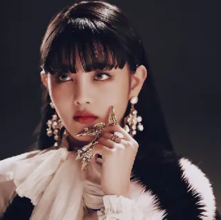 🍬 mujer, retrato, persona, moda, pendientes, joyería, belleza telegram sticker