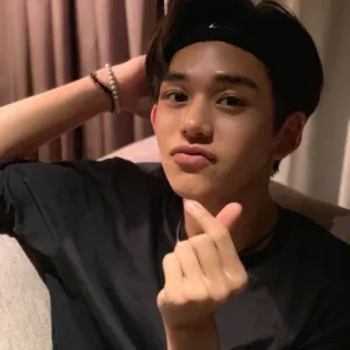 ⛓ chân dung, người, đàn ông, người châu Á, nụ cười, tuổi trẻ telegram sticker