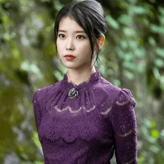 🌙 IU IU, Koreanischer Promi, Lila Kleid, Porträt telegram sticker