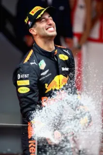 💦 Daniel Ricciardo carreras, fórmula 1, f1, daniel ricciardo, australiano, piloto, celebrando telegram sticker