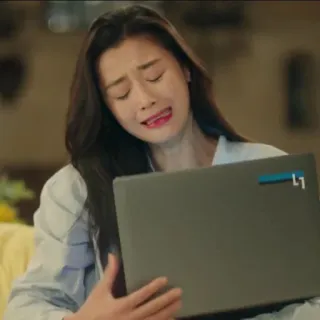😭 donna, piangere, laptop, triste, espressione telegram sticker