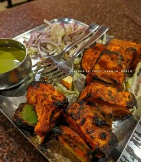 🤩 VAZHKKAIYA THEDI NAANUM POREN 食べ物, インド料理, パニールティッカ, 前菜, ベジタリアン telegram sticker