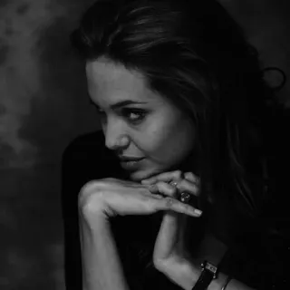 🗻 Angelina Jolie attrice, celebrità, ritratto, bianco e nero, star del cinema telegram sticker
