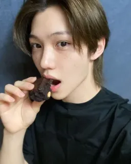 🍪 Felix kpop, singer, felix, stray kids, celebrity, male, person, portrait telegram sticker