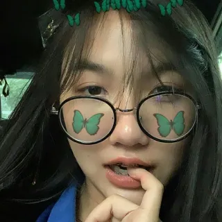 💋 девушка, очки, бабочка, милый, брекеты whatsapp sticker