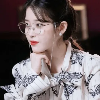 🌙 IU koreanische Sängerin, Frau, Brille, IU, Promi telegram sticker