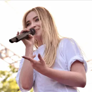 🥀 Sabrina Carpenter cantante, bionda, microfono, attrice, artista, musica telegram sticker