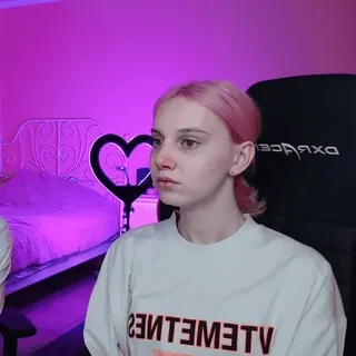 😐 SENTIMENTS woman, pink hair, t-shirt, sentiments whatsapp sticker