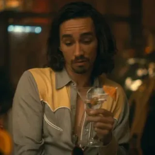 😬 Klaus Hargreeves The Umbrella Academy Klaus Hargreeves, The Umbrella Academy, cocktail, martini, man telegram sticker