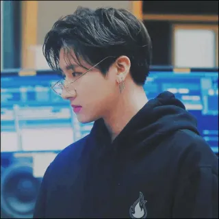 🍾 kpop, idol, aziatisch, bril, man, koreaans, knap telegram sticker