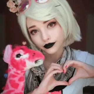 🎾 cosplay, portrait, girl, cute, fashion, style, heart, giraffe telegram sticker