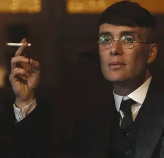 🤓 Tommy Shelby Peaky Blinders Mann, Zigarette, Brille, Anzug, Figur, Peaky Blinders telegram sticker