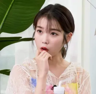 💭 IU IU, K-pop, cantante, attrice, coreana, celebrità, donna telegram sticker