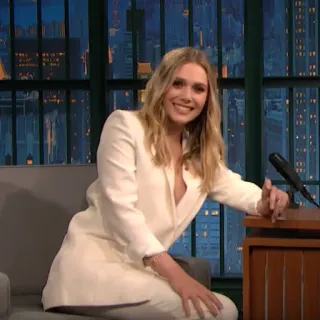 🌻 elizabeth olsen, attrice, ritratto, completo bianco, sorriso, late show telegram sticker