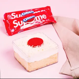 🤤 SuOREO Supreme oreo, supreme, makanan, camilan, kue kering, hidangan penutup whatsapp sticker