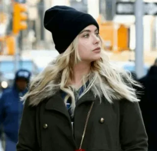 🦌 woman, blonde hair, beanie, winter coat, street style, fashion telegram sticker